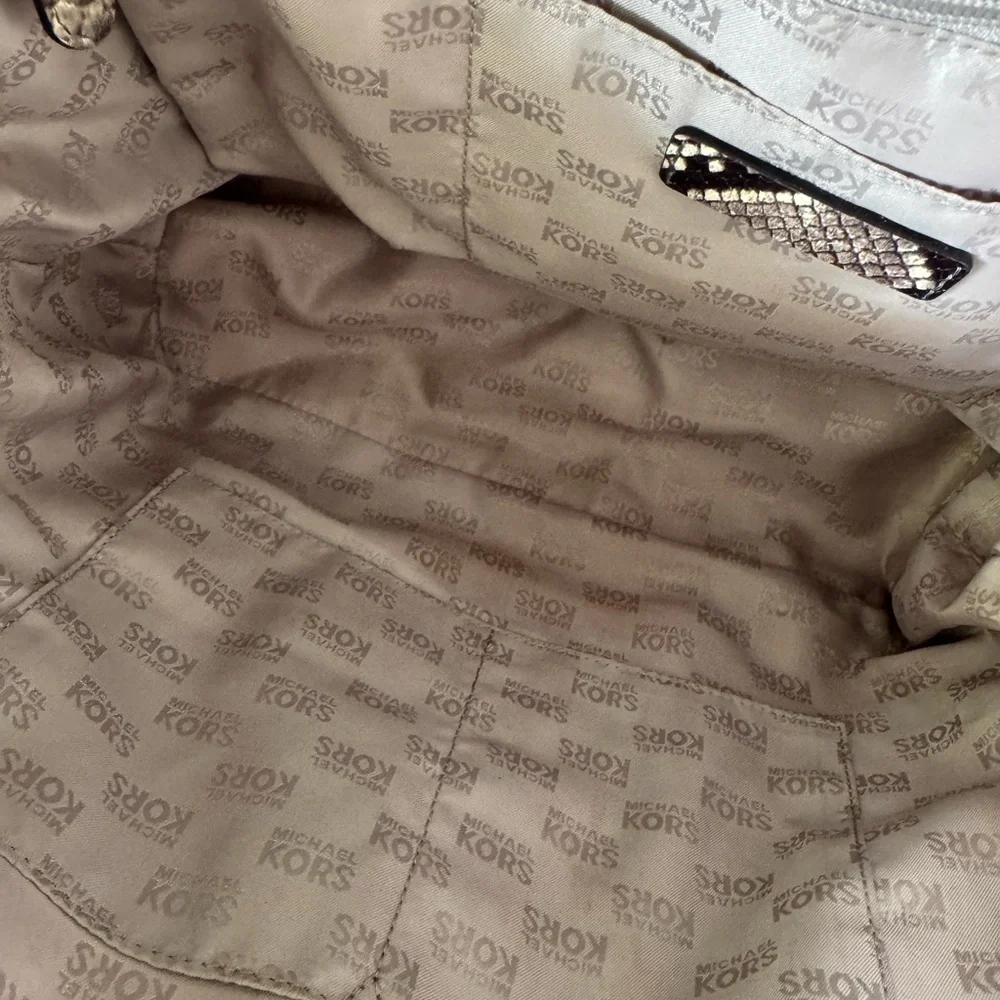 MICHAEL KORS Bedford Pocket Tote Bag in Python  Snakeskin Print with Studs NWOT - Picture 9 of 10